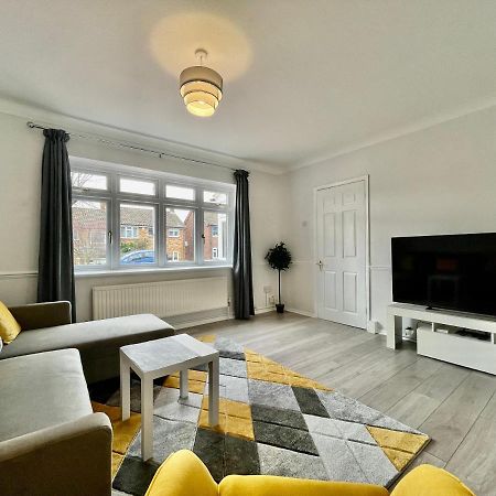 Stylish 3 Bed Chigwell Home With Free Parking Eksteriør billede