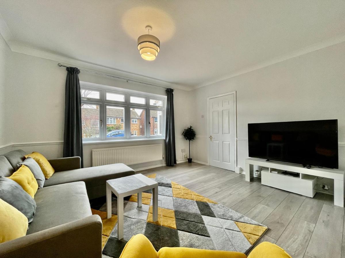Stylish 3 Bed Chigwell Home With Free Parking Eksteriør billede