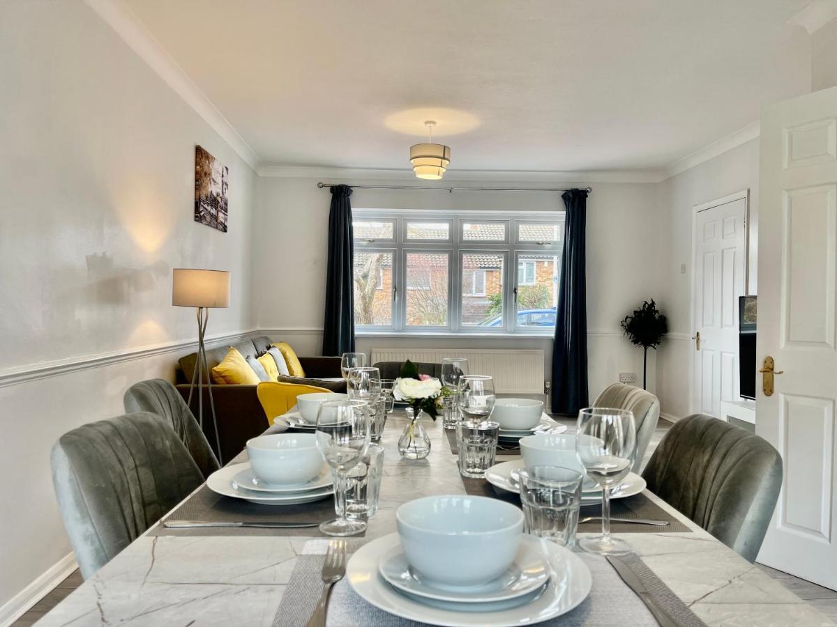 Stylish 3 Bed Chigwell Home With Free Parking Eksteriør billede