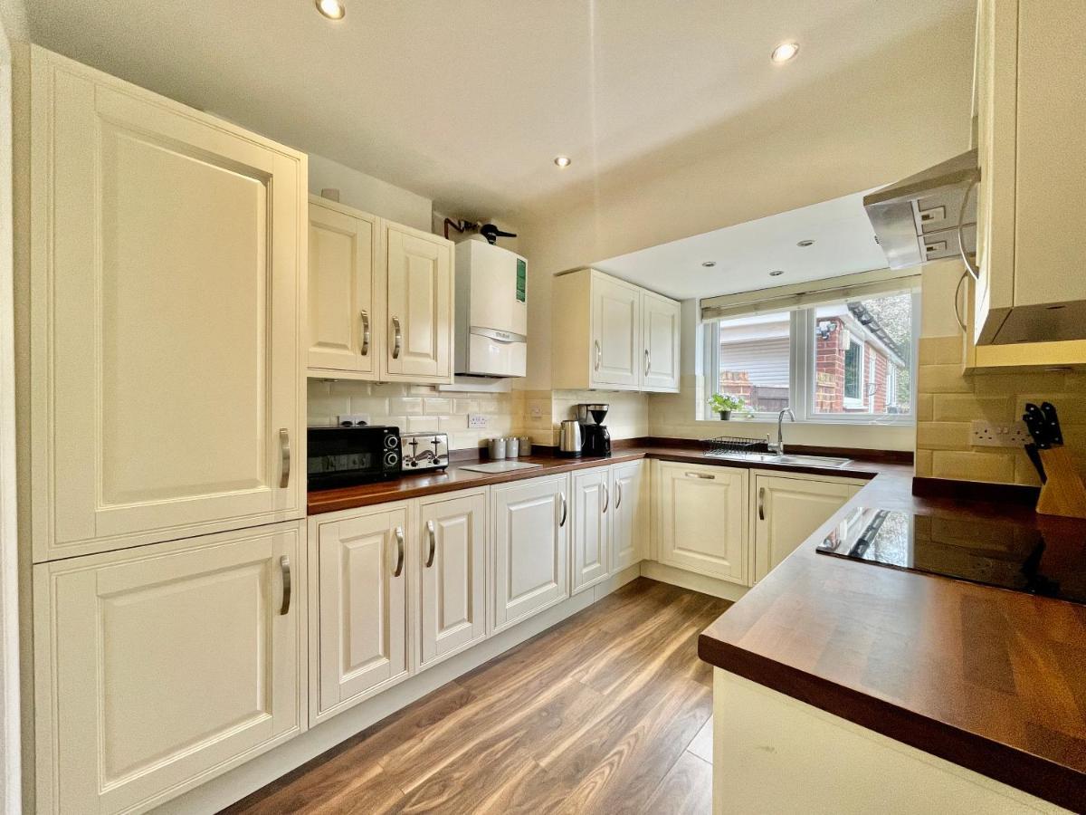 Stylish 3 Bed Chigwell Home With Free Parking Eksteriør billede
