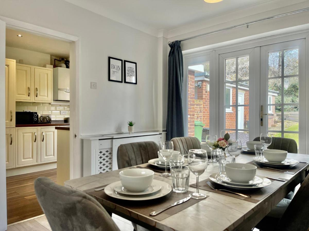 Stylish 3 Bed Chigwell Home With Free Parking Eksteriør billede
