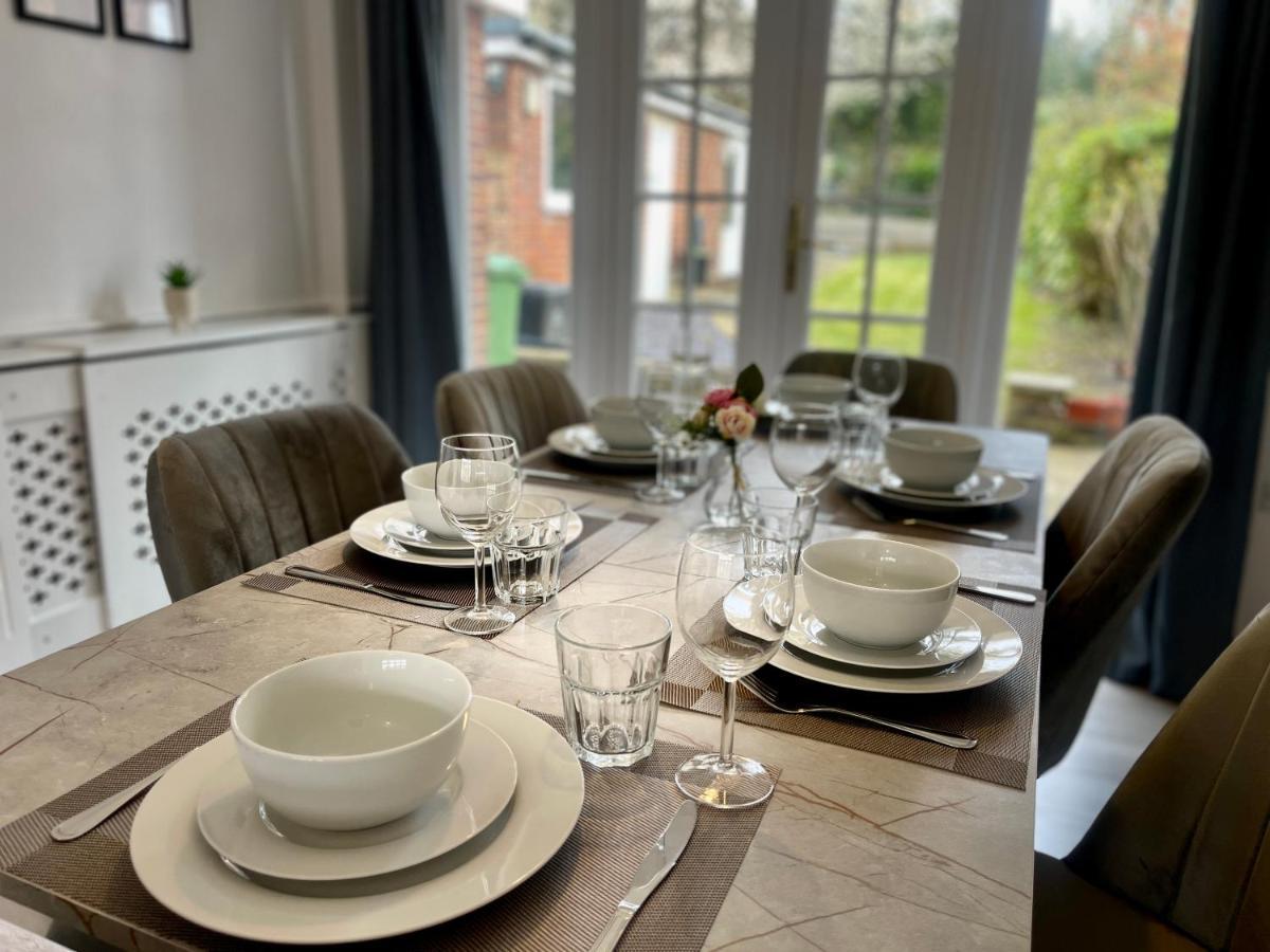 Stylish 3 Bed Chigwell Home With Free Parking Eksteriør billede