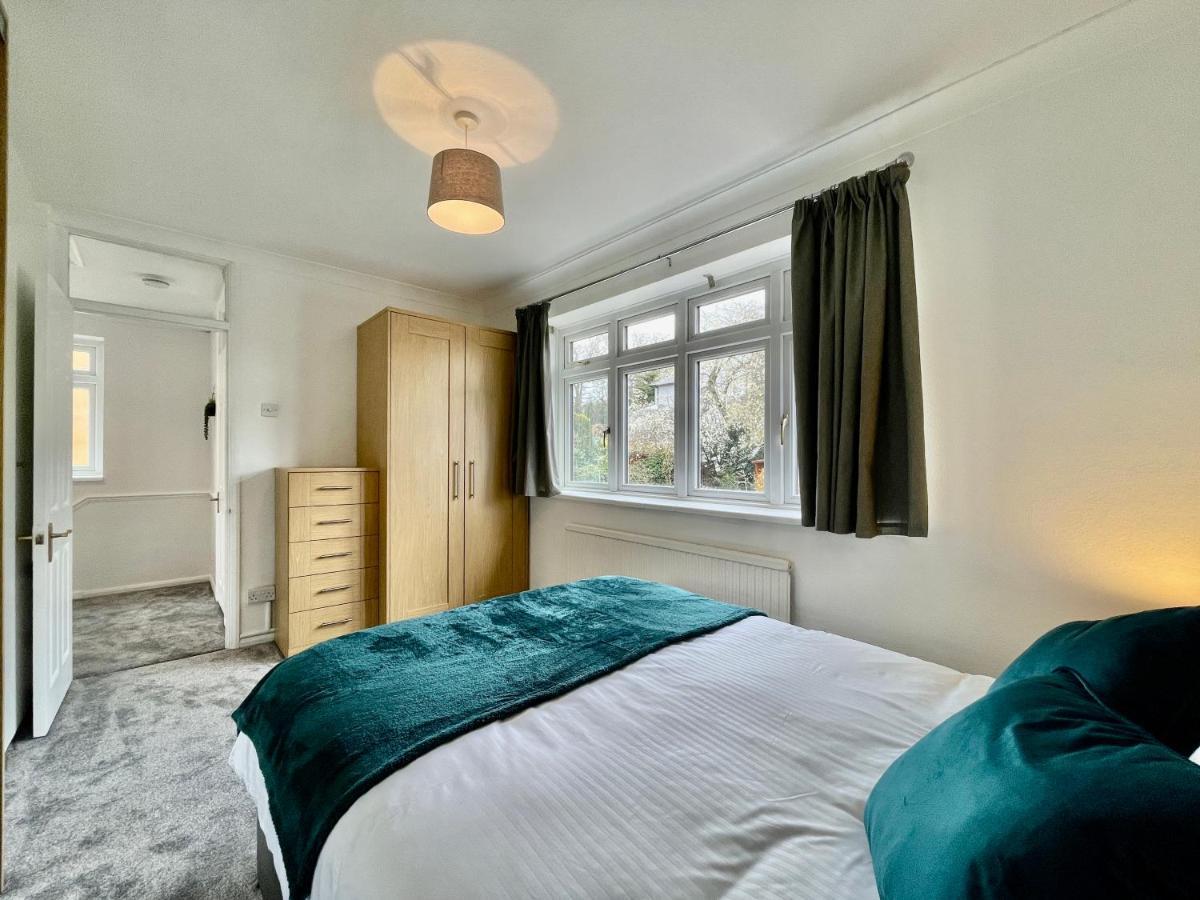 Stylish 3 Bed Chigwell Home With Free Parking Eksteriør billede