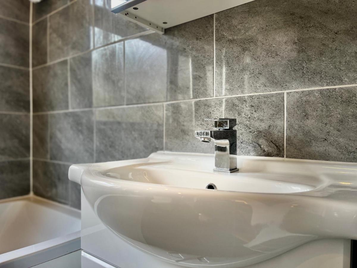 Stylish 3 Bed Chigwell Home With Free Parking Eksteriør billede