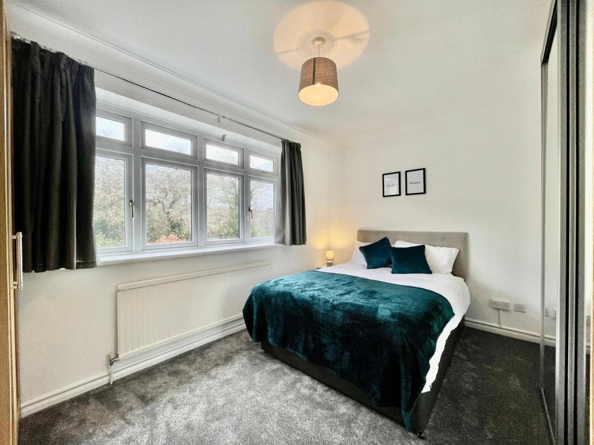 Stylish 3 Bed Chigwell Home With Free Parking Eksteriør billede