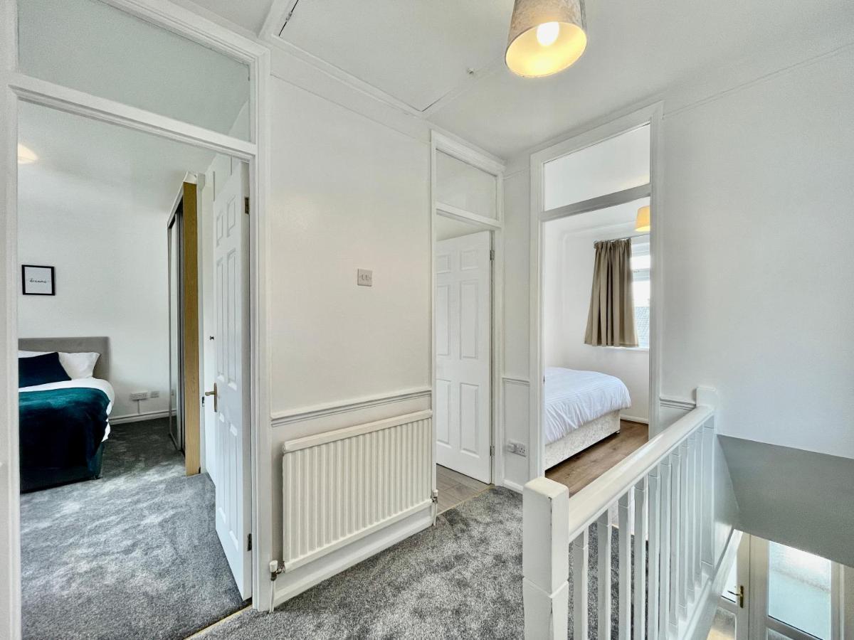 Stylish 3 Bed Chigwell Home With Free Parking Eksteriør billede