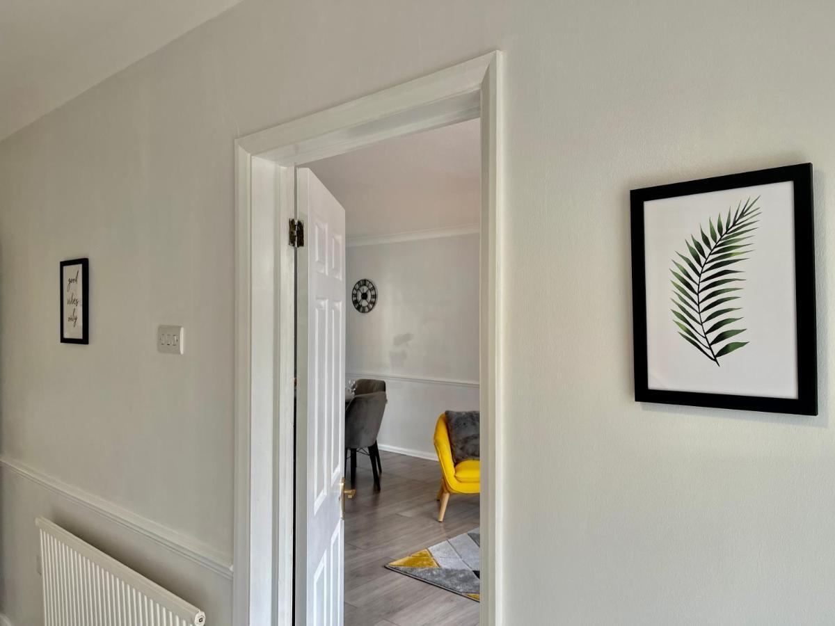 Stylish 3 Bed Chigwell Home With Free Parking Eksteriør billede