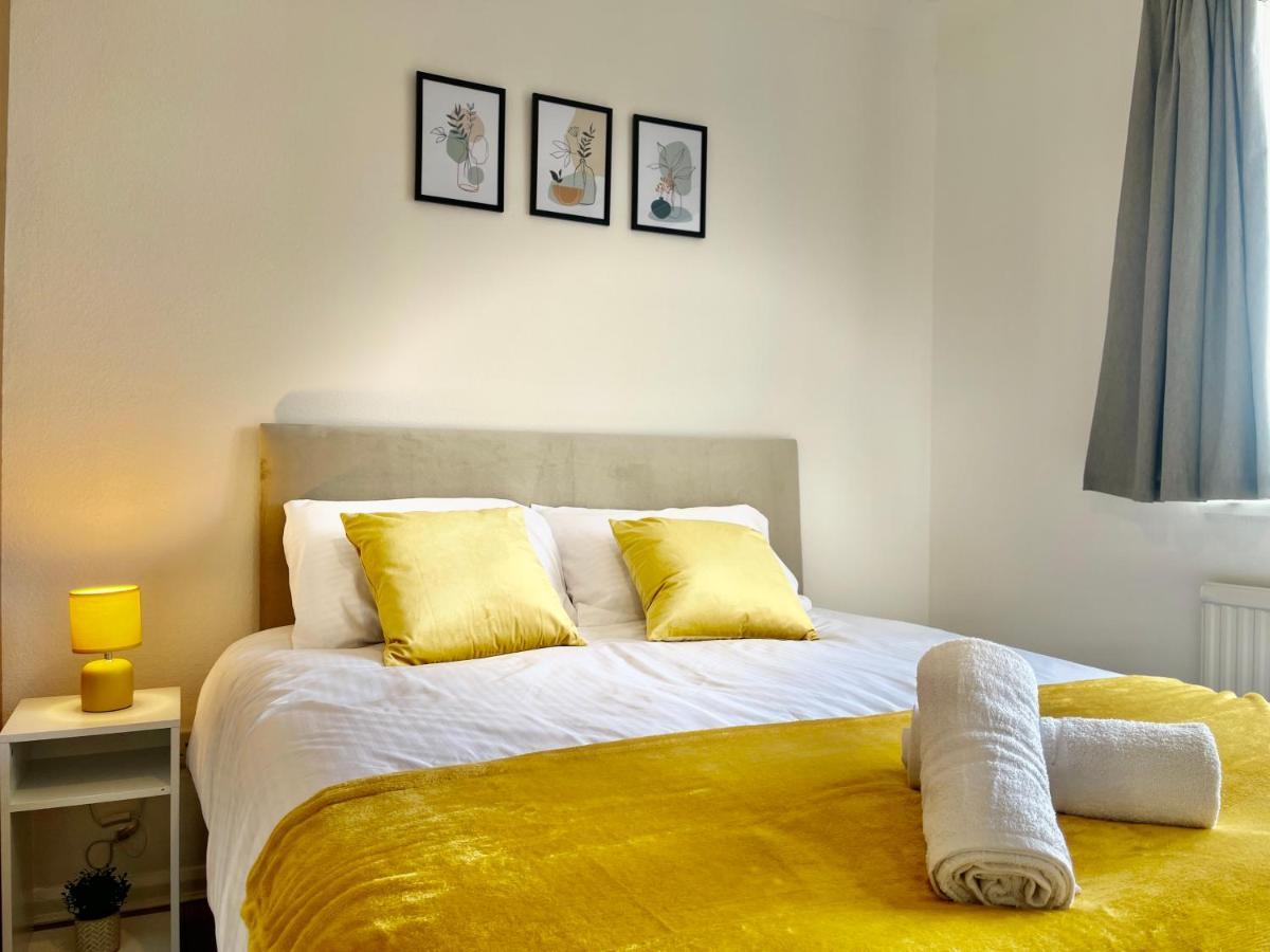 Stylish 3 Bed Chigwell Home With Free Parking Eksteriør billede
